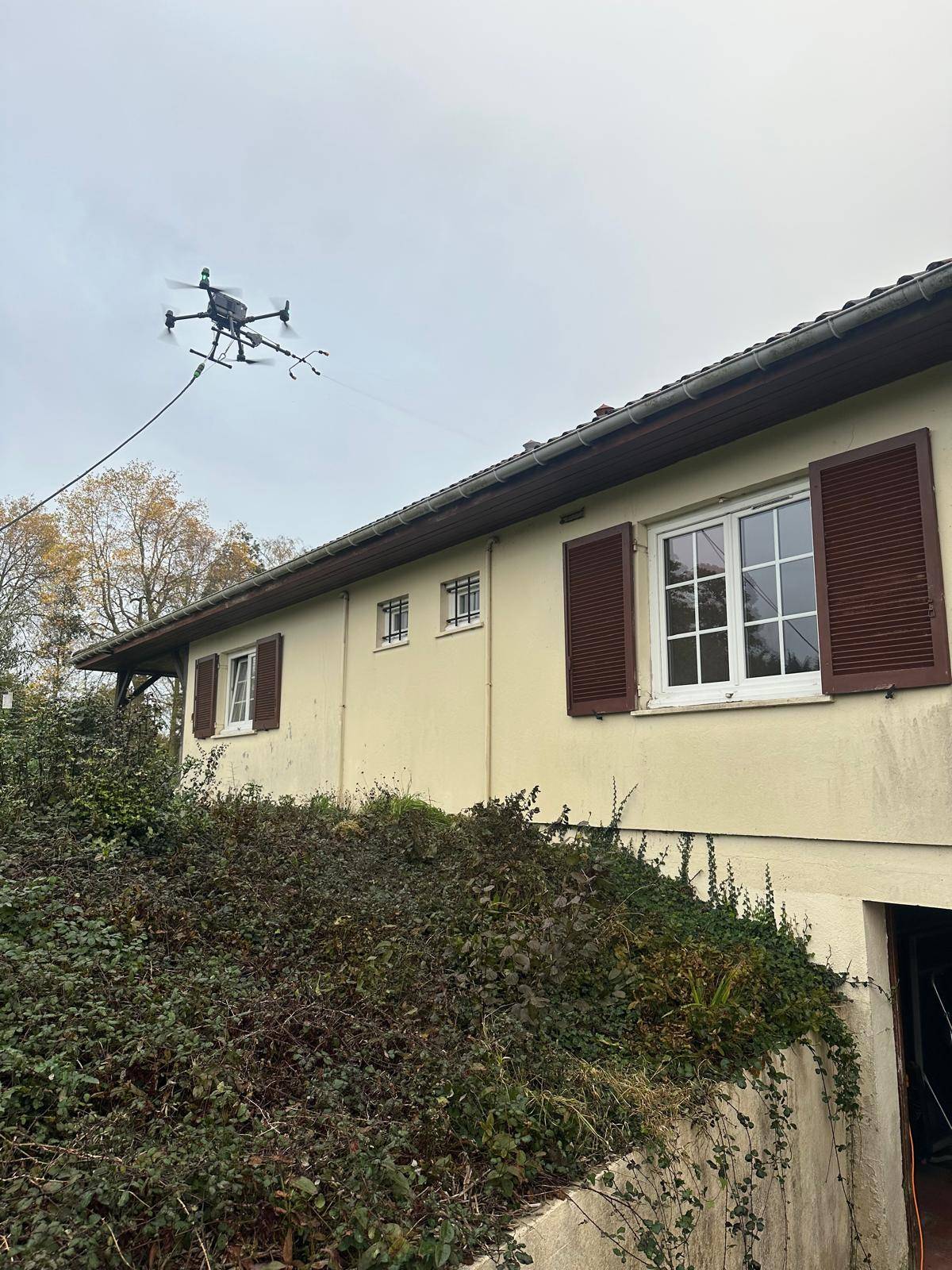 Nettoyer la toiture d'une maison individuelle à Yvetot 76190 en Normandie