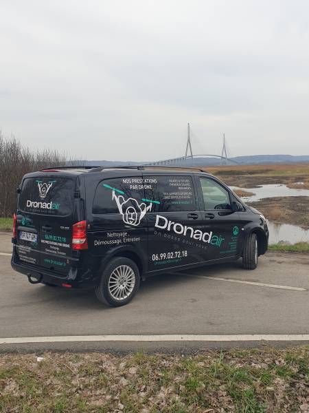 Dronadair au plus près de vous 