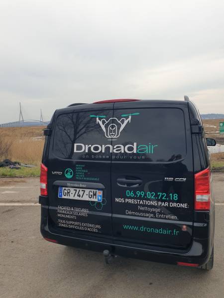 Dronadair au plus près de vous 