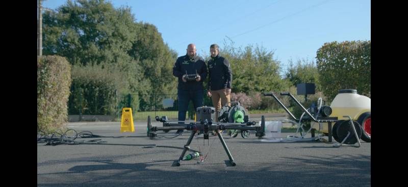 Dronadair, entreprise spécialisée dans le nettoyage par drone de toitures et de façades en Seine-Maritime